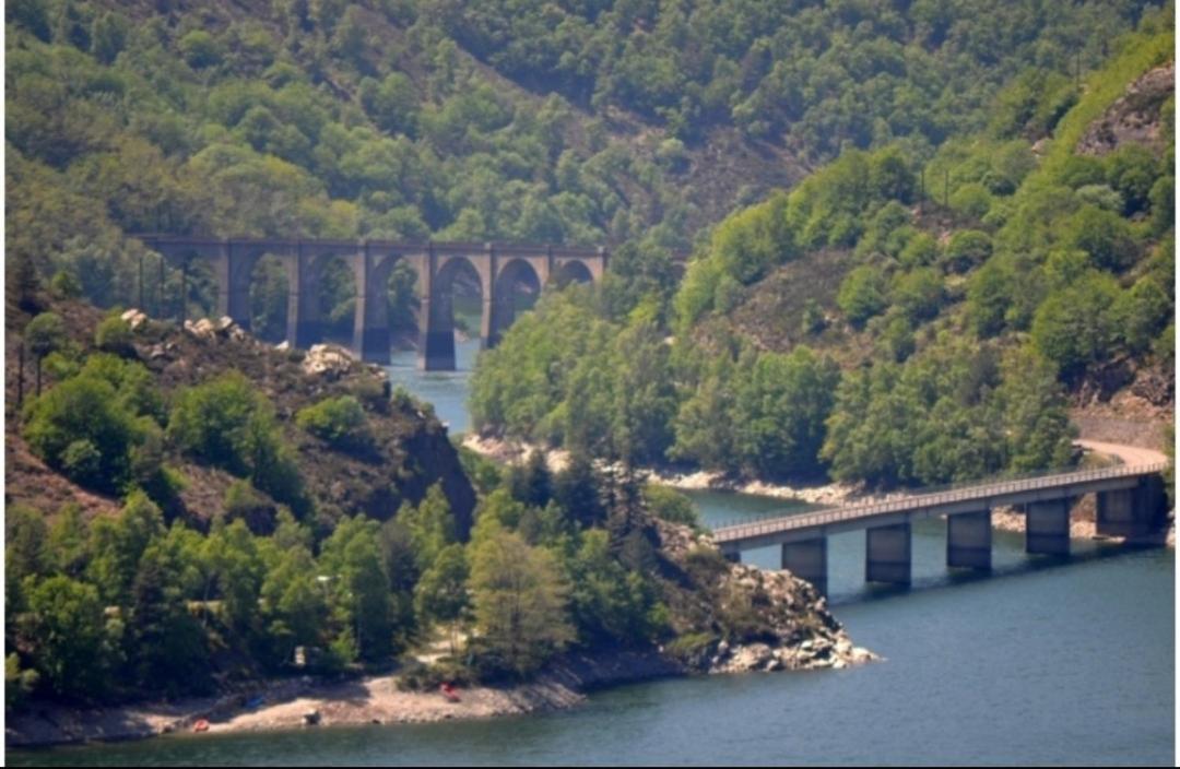 Sur Les Rochers Du Lac & Location-Rando En Vtt Villefort  Exteriör bild