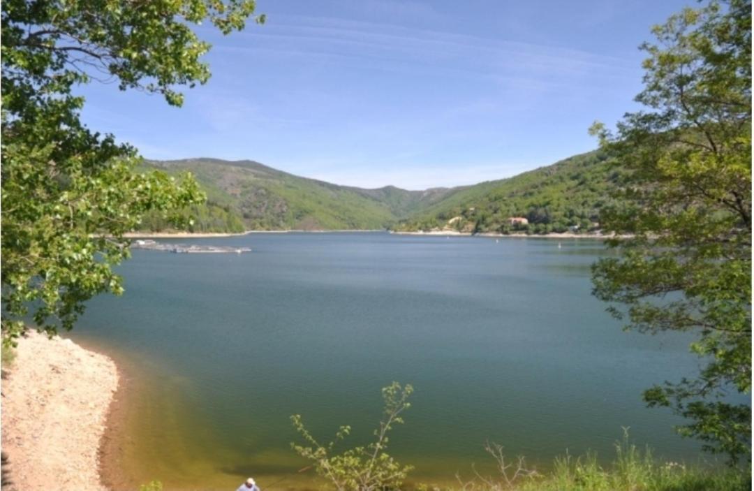 Sur Les Rochers Du Lac & Location-Rando En Vtt Villefort  Exteriör bild